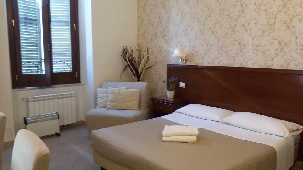 Mrs Julie Guesthouse Rome Exterior photo