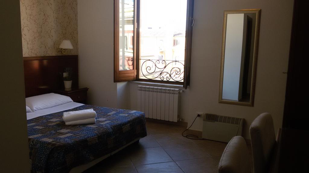 Mrs Julie Guesthouse Rome Room photo