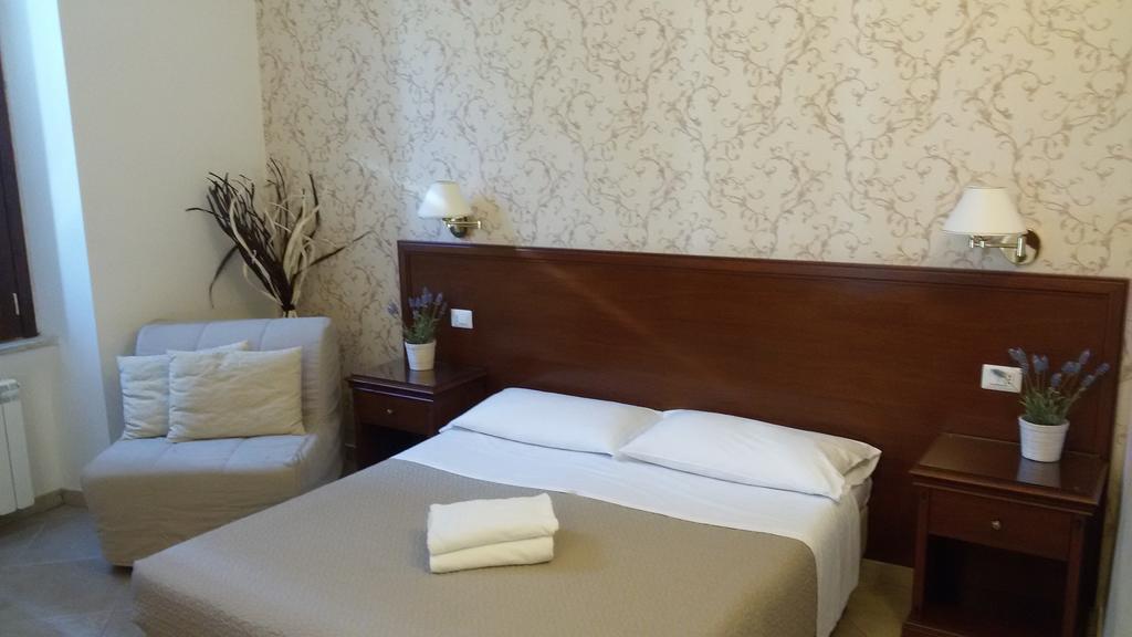 Mrs Julie Guesthouse Rome Room photo